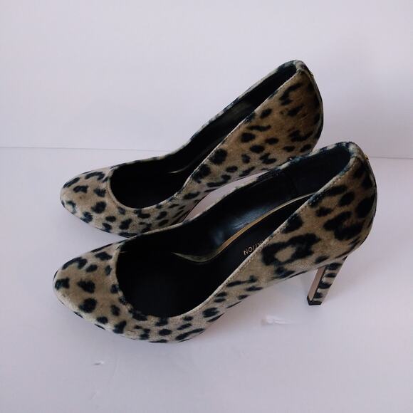 BCBGeneration 7 Velvet Animal Print Heels Pumps 90s Y2K Classic Leopard Mob Wife - Picture 4 of 8